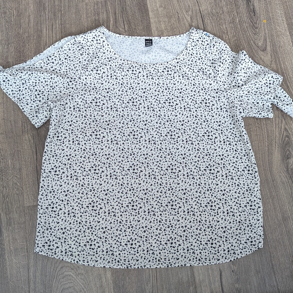 Shein White and black speckled blouse